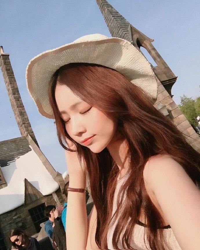 凹凸有致的气质美女自拍照图片 4
