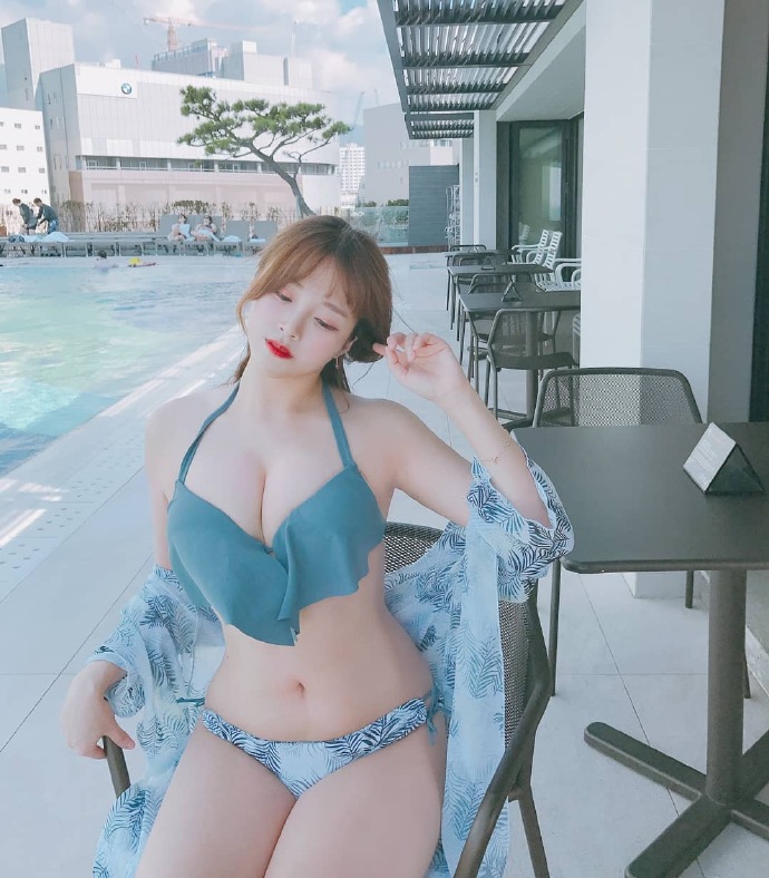 性感丰满美女的胸部图片 我喜欢她的清纯与可爱 2