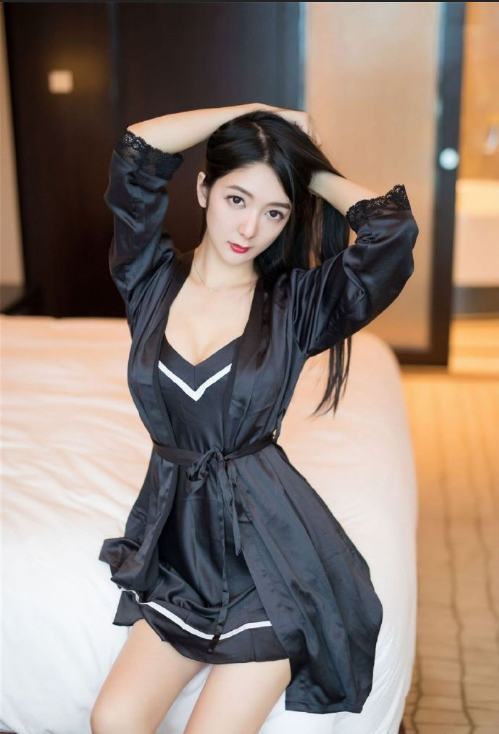 性感睡衣美女图片 帮mm解脱睡衣图片