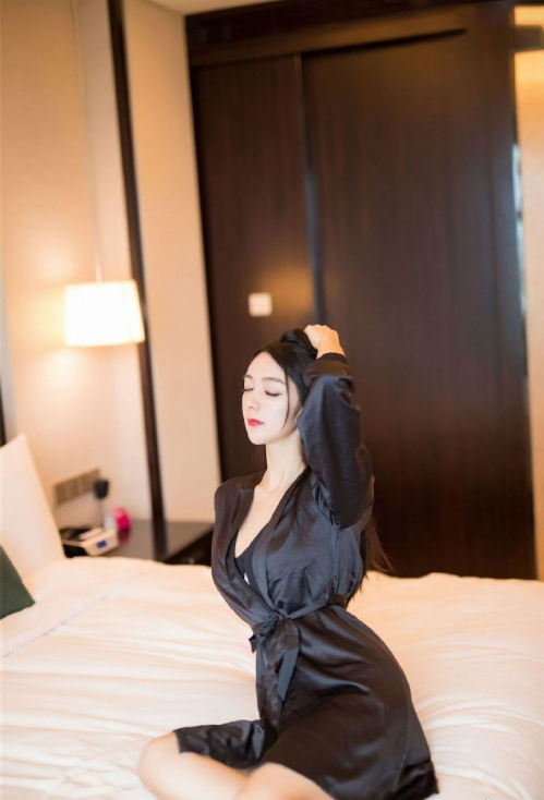 性感睡衣美女图片 帮mm解脱睡衣图片 4