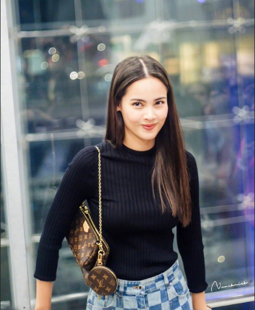 泰国美女图片 泰国女星Yaya机场街拍图片 3