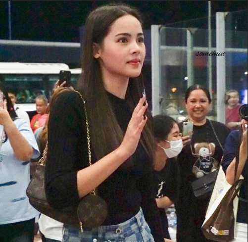 泰国美女图片 泰国女星Yaya机场街拍图片 6