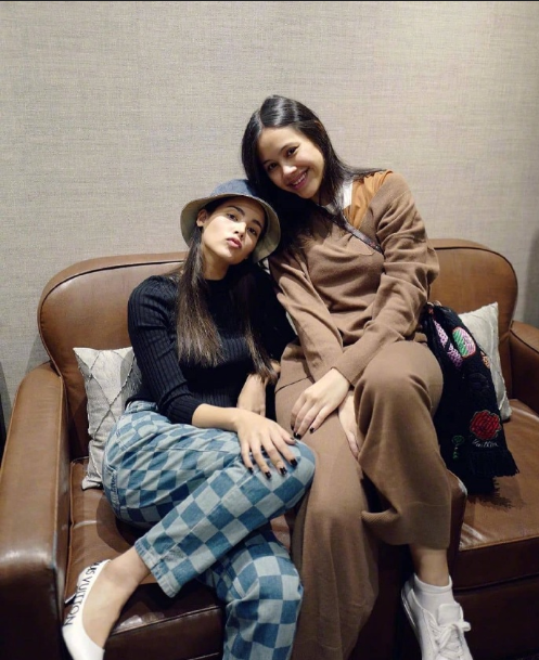 泰国美女图片 泰国女星Yaya机场街拍图片 8