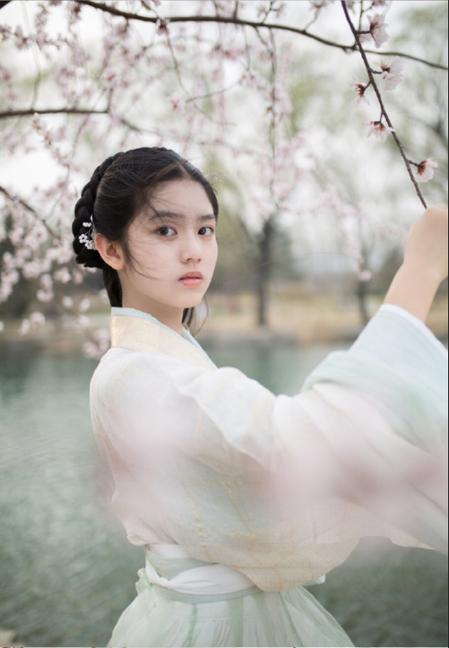 00后美女图片 古装美人赵蕴卓图片 3