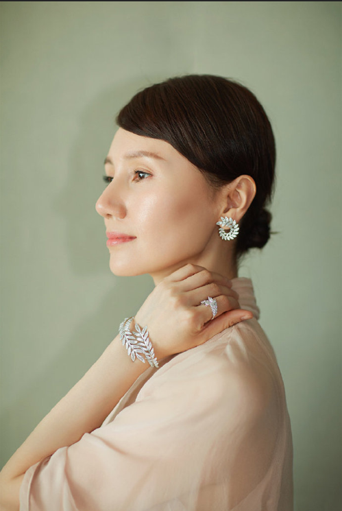 中国美女图片 明星美女袁泉粉色纱裙气质写真图 4