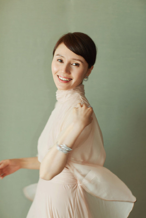 中国美女图片 明星美女袁泉粉色纱裙气质写真图 6