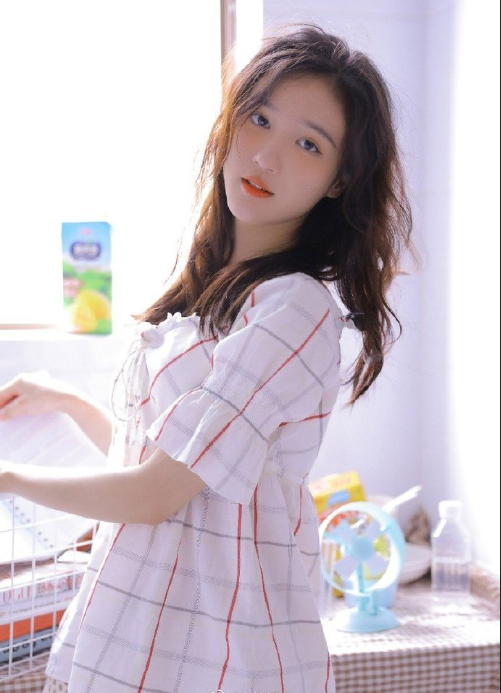 高颜值养眼美女图片 甜美阳光私房照唯美写真 7