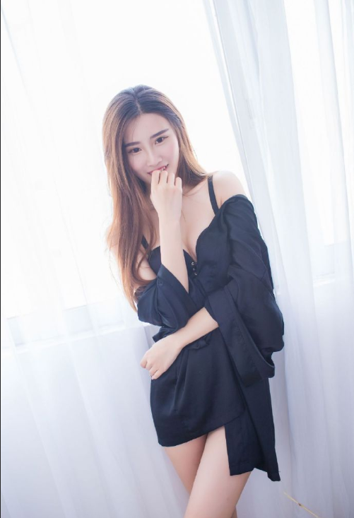 性感黑色睡裙美女开胸小细腿图片 7