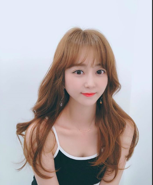 圆脸可爱美女自拍照图片 3