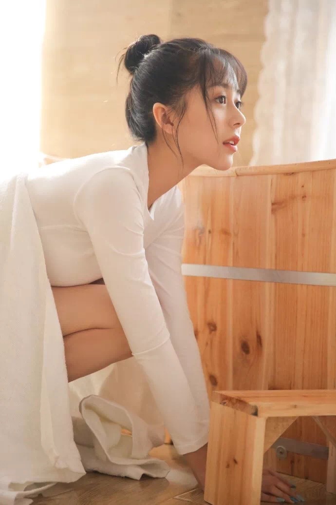 白T恤清纯美少女图片 5