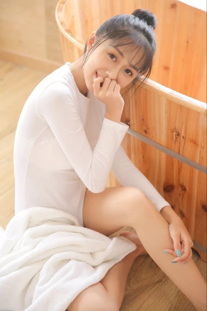 白T恤清纯美少女图片 6