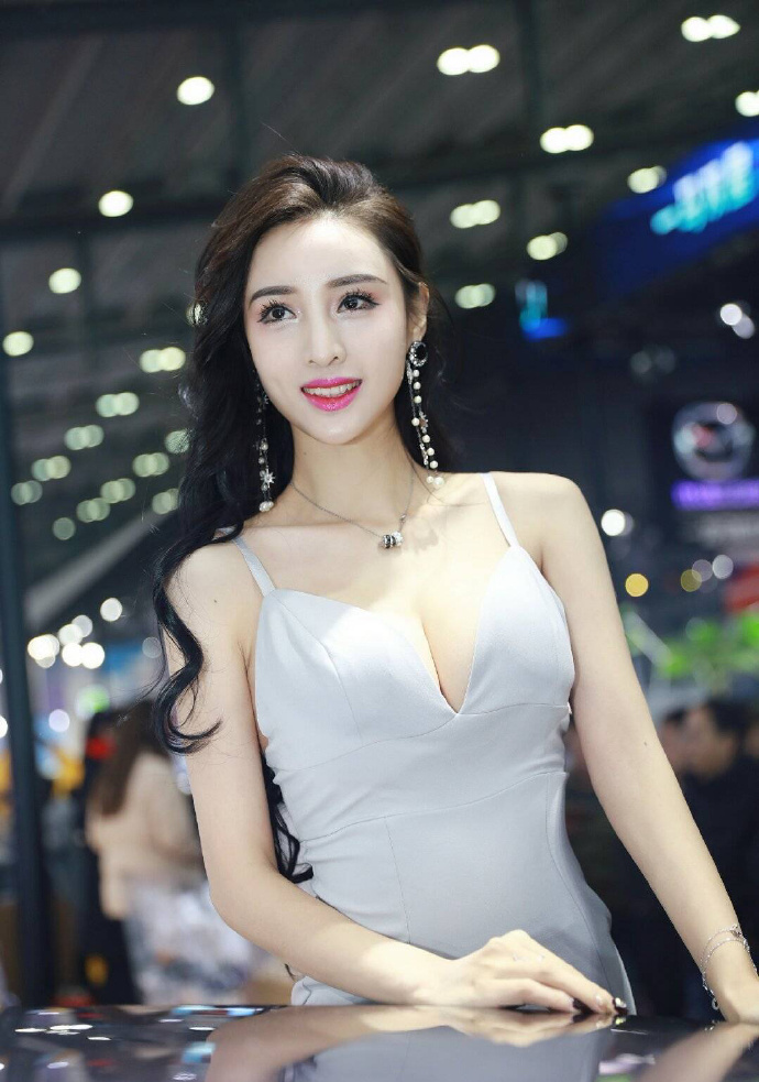 精致妆容气质美女模特图片 车展模特图片 6