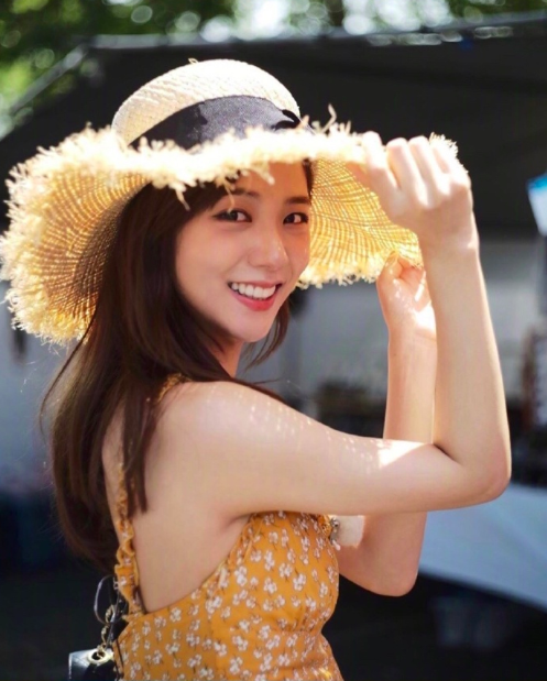 95后韩国美女图片 女歌手金智秀图片 12