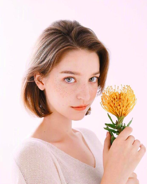 俄罗斯美女图片 96年的俄罗斯麻豆Angelina Danilov 2