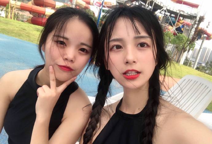 麻花辫极品清纯美女自拍照图片