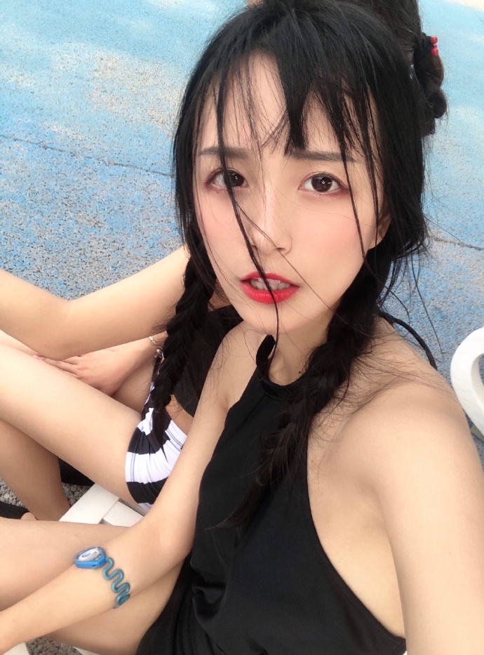 麻花辫极品清纯美女自拍照图片 6