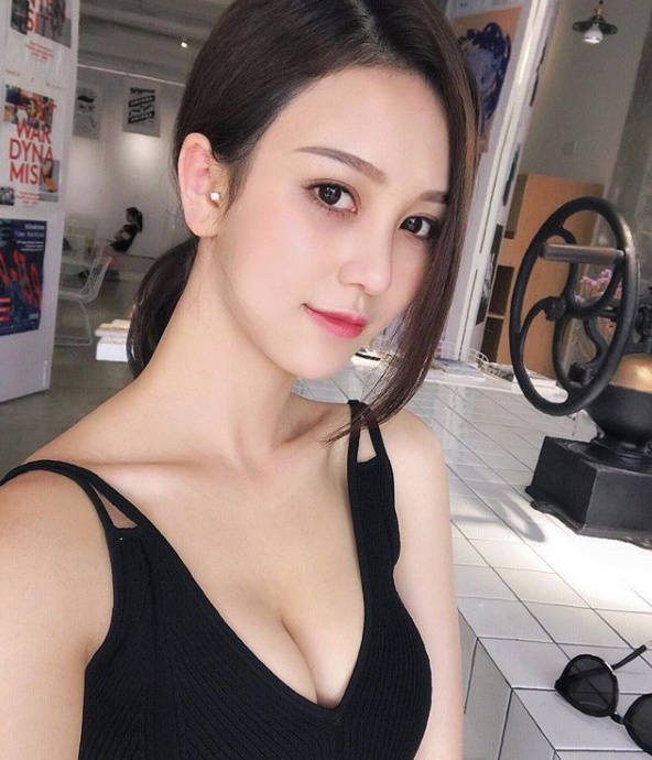 清纯自然美女生活照图片 4