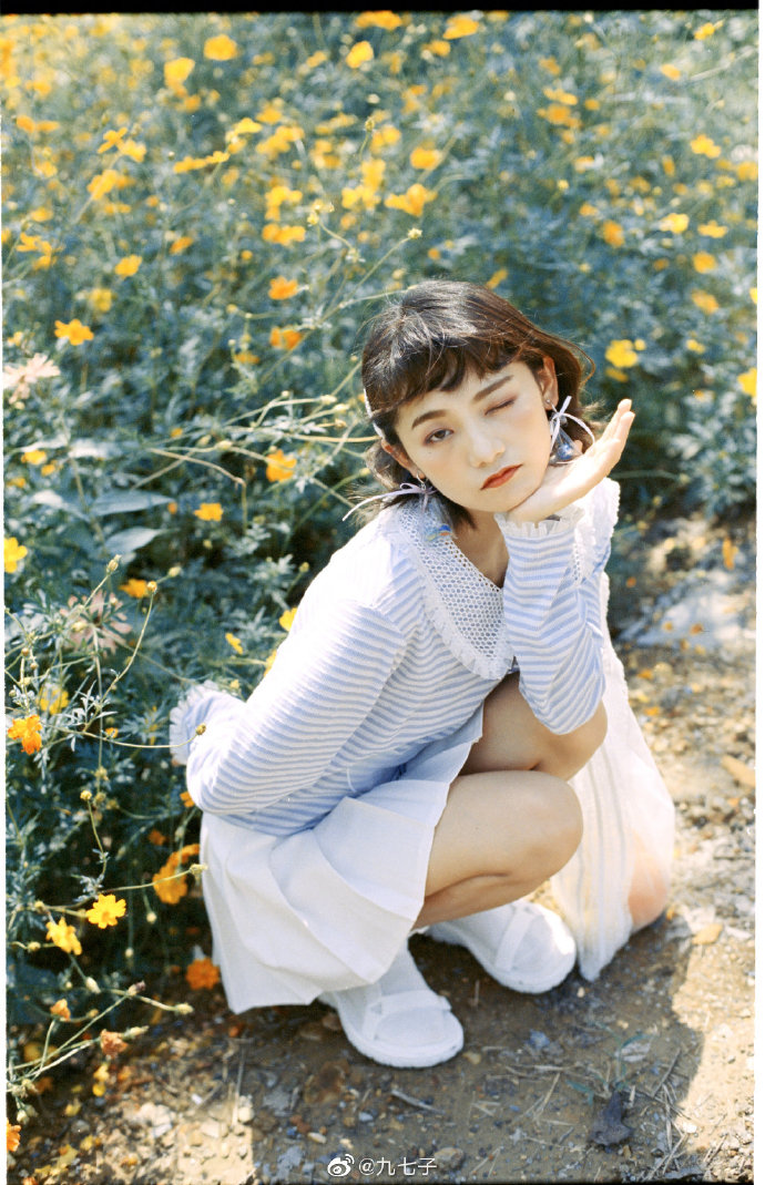 清纯美女图片 网红萌妹子柳铃铛秋日田园写真图 2