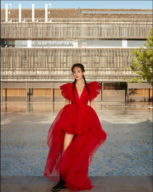中国美女图片 明星少女妈杨幂《ELLE》俏皮长裙与 3