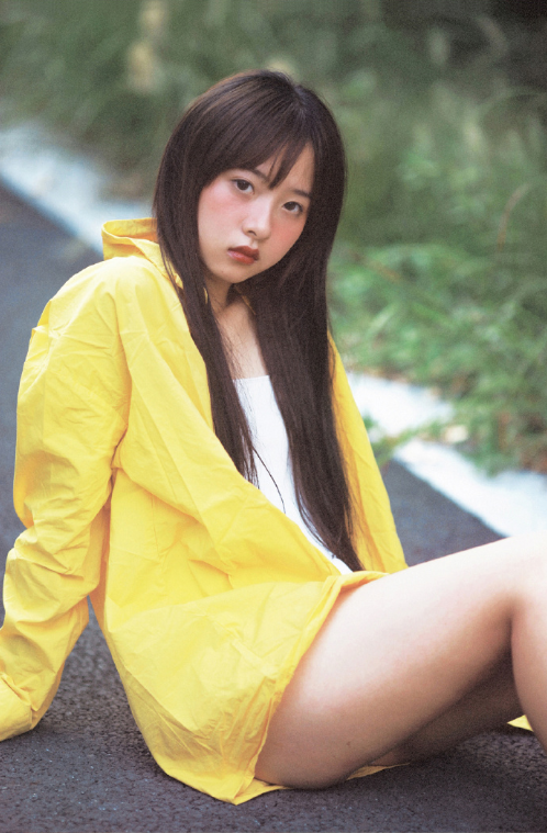 黄色外套清纯可爱小女生图片 2