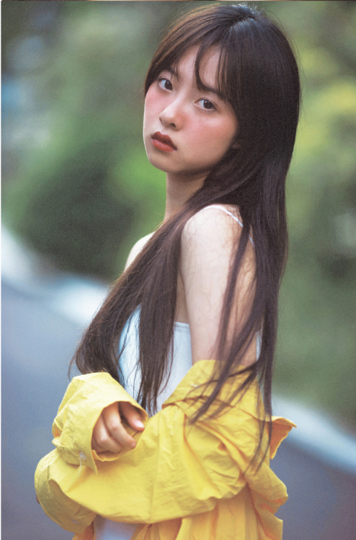 黄色外套清纯可爱小女生图片 3
