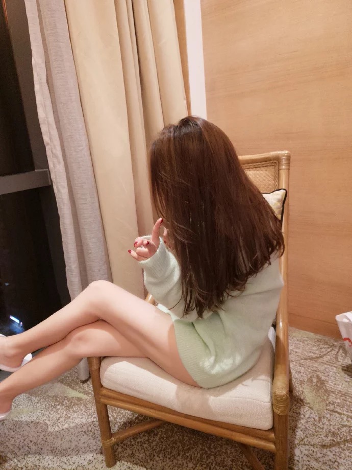 大长腿美女姐妹花光腿酒店自拍照图片 3