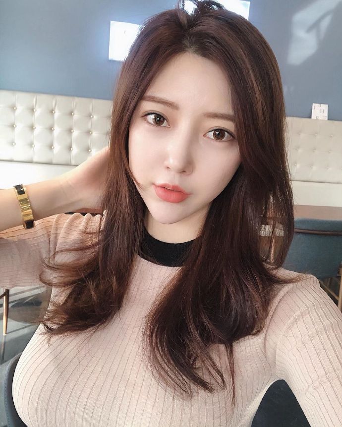 优雅的韩国美女自拍照图片