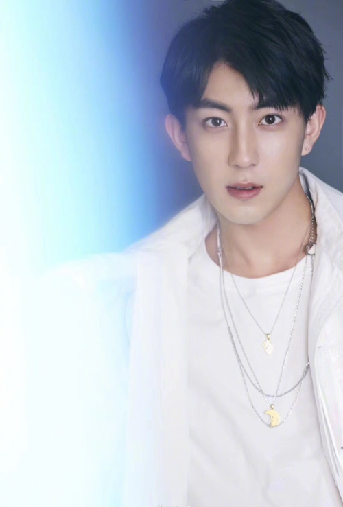 小鲜肉男明星代云帆白色帅气写真图片 6