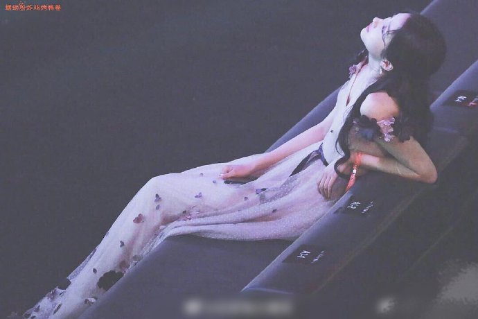 北京女明星美女关晓彤梦幻图片 2