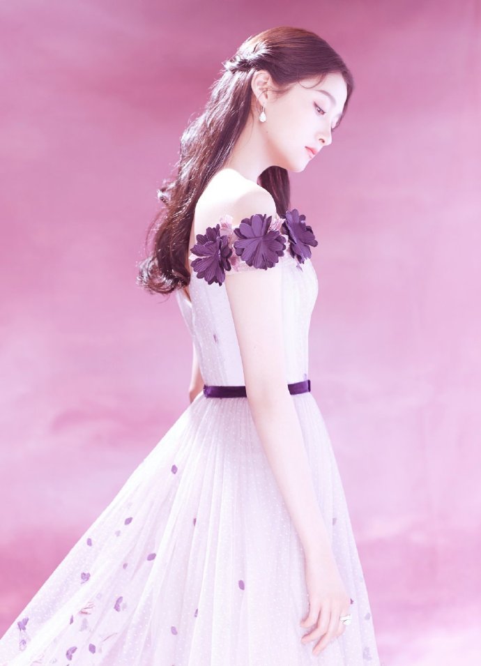 北京女明星美女关晓彤梦幻图片 5