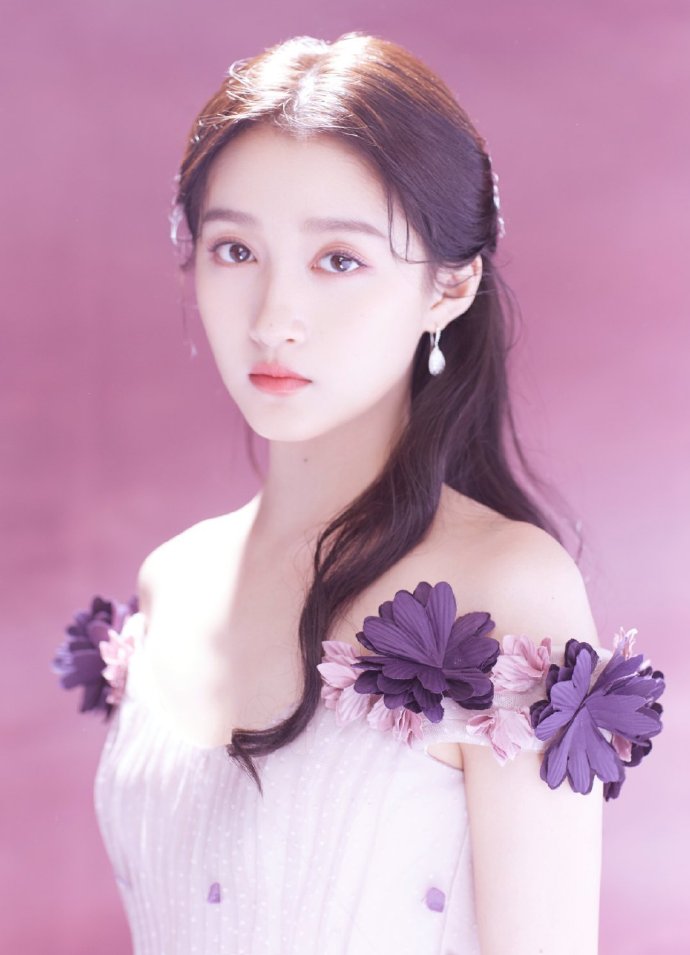 北京女明星美女关晓彤梦幻图片 8