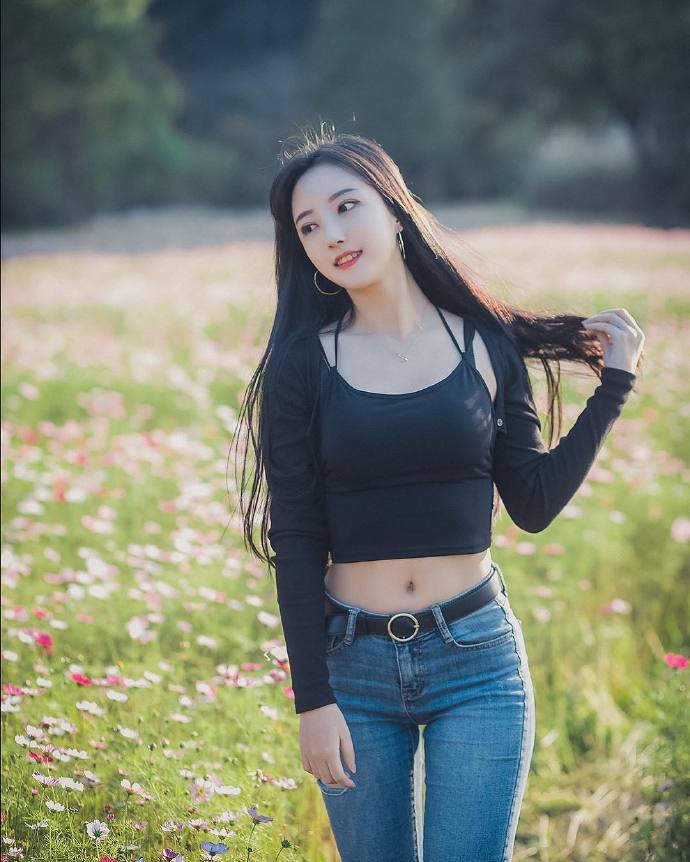 性感牛仔裤极品美女图片 6