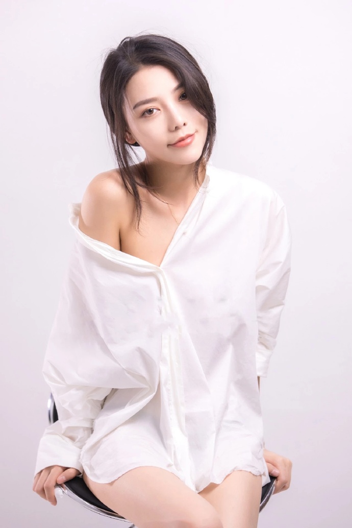 诱人的女孩纯洁如初见的模样 3