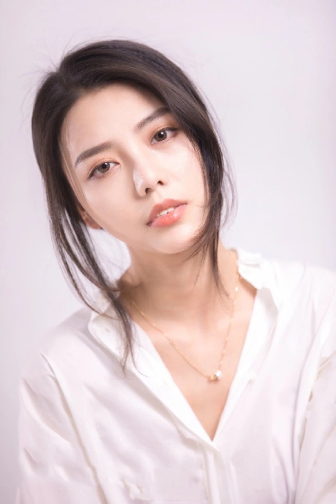 诱人的女孩纯洁如初见的模样 5
