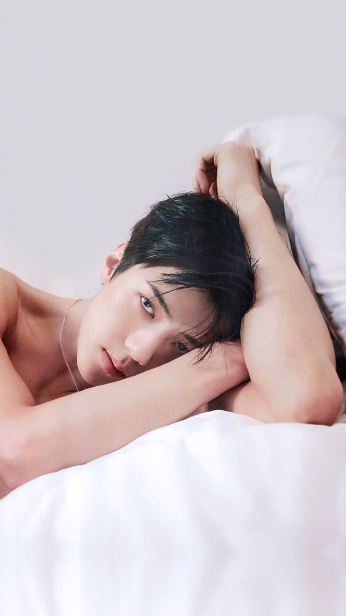 小鲜肉男明星肌肉男吴世勋图片 3
