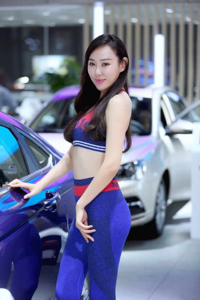 运动装车展美女模特活力图片 3
