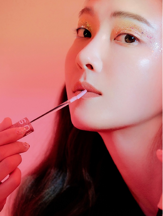 日韩明星美女郑秀妍小雀斑妆好可爱图片 4