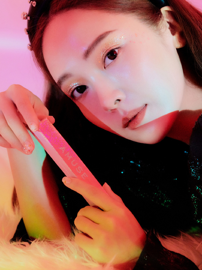 日韩明星美女郑秀妍小雀斑妆好可爱图片 5