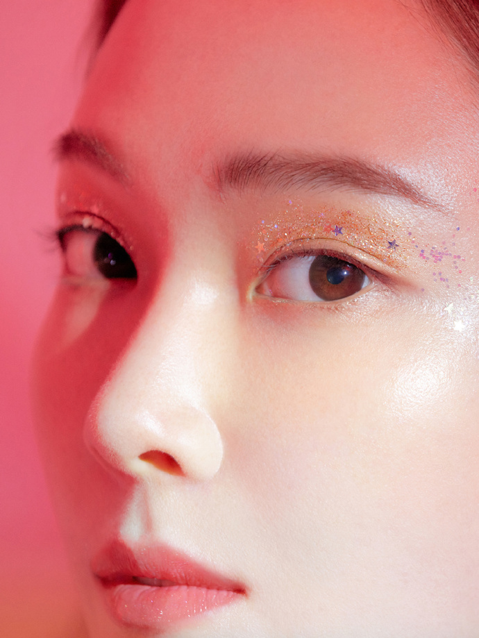 日韩明星美女郑秀妍小雀斑妆好可爱图片 7