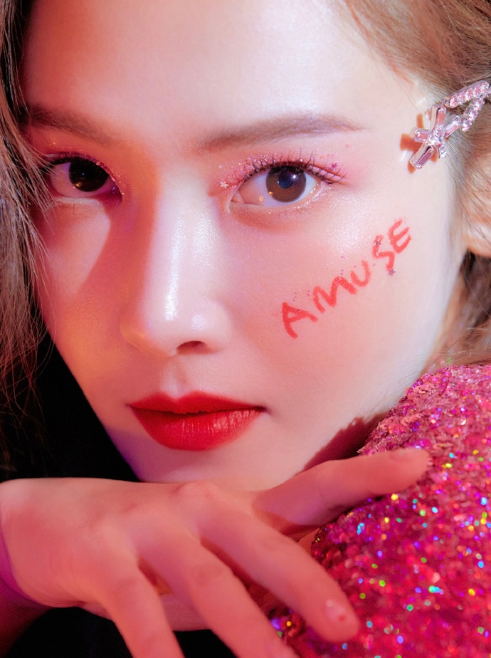 日韩明星美女郑秀妍小雀斑妆好可爱图片 8