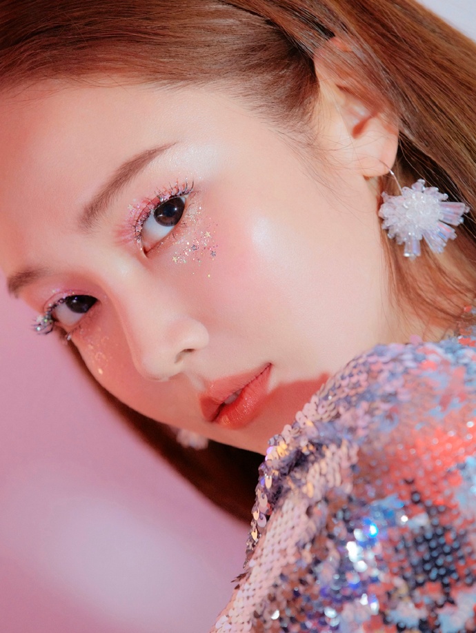 日韩明星美女郑秀妍小雀斑妆好可爱图片 11