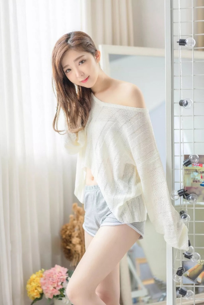 雪白的酮体可爱女人图片 2