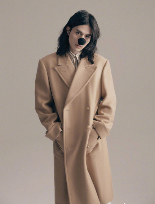 韩国男明星李栋旭《GQ》杂志绅士写真大片 7