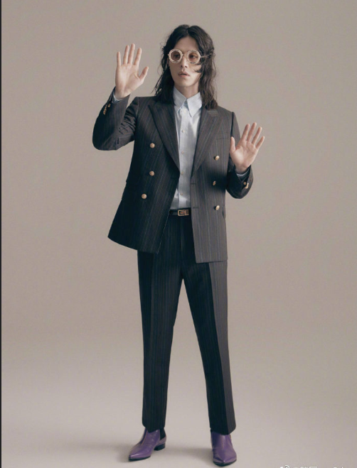 韩国男明星李栋旭《GQ》杂志绅士写真大片 10
