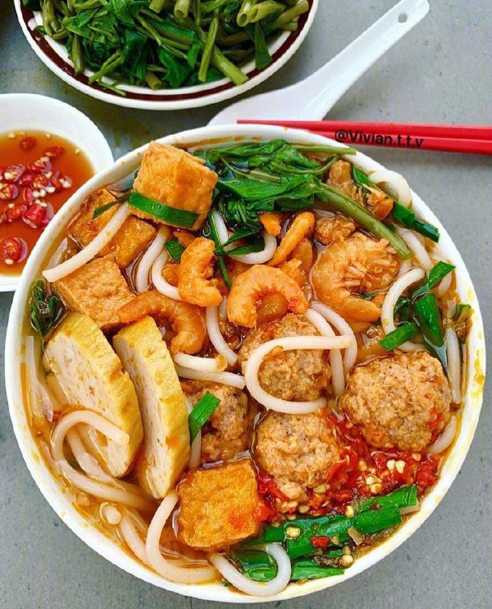 越南美食汤粉图片
