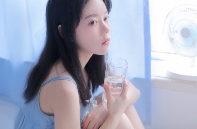清纯萌妹子图片 小萝莉吊带私房养眼写真集 2