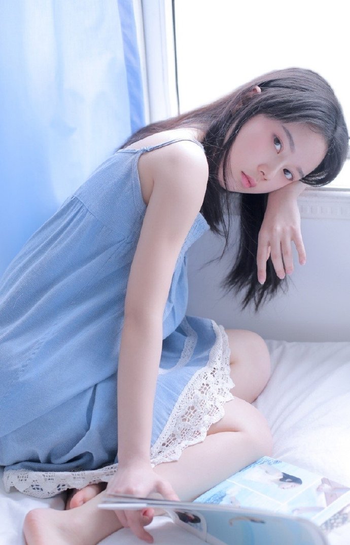 清纯萌妹子图片 小萝莉吊带私房养眼写真集 4