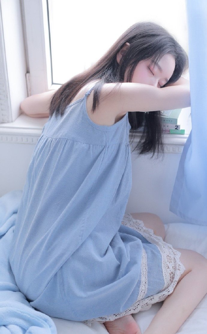 清纯萌妹子图片 小萝莉吊带私房养眼写真集 6