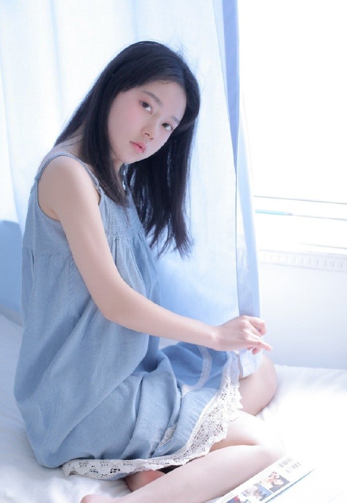 清纯萌妹子图片 小萝莉吊带私房养眼写真集 7