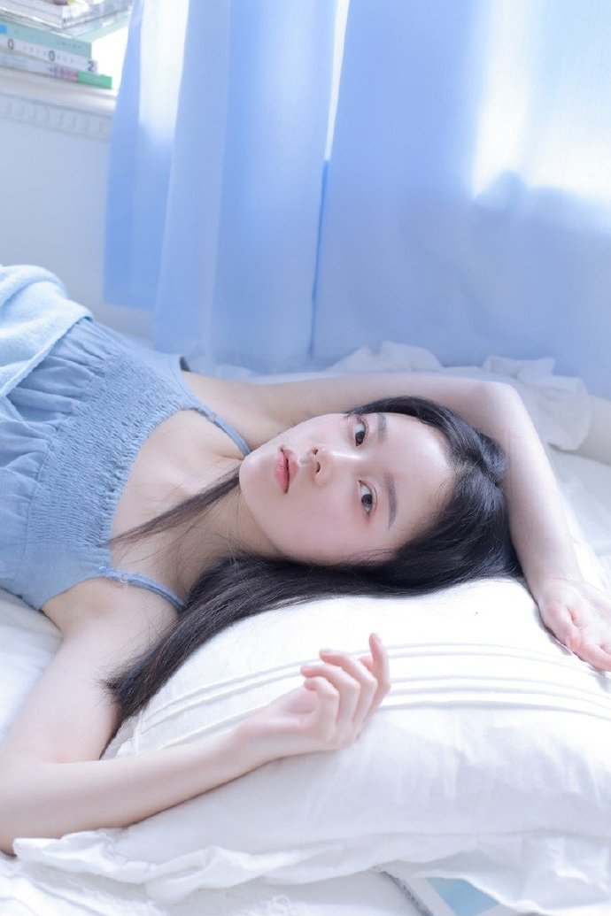 清纯萌妹子图片 小萝莉吊带私房养眼写真集 8